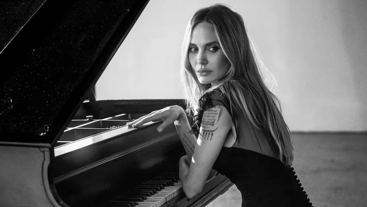 Angelina Jolie Net Worth - FanBolt